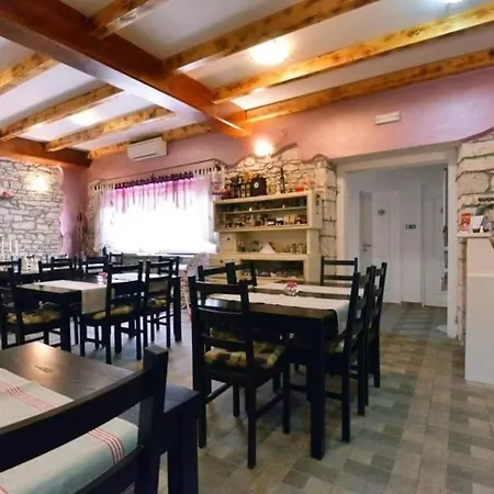 Gostinjska kuća Rooms Stanza Diniano - With Pool Vodnjan